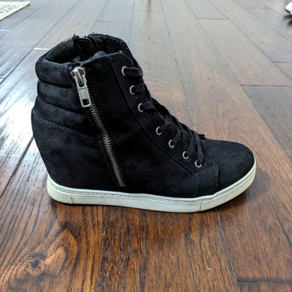 Steve Madden Lavant Size 9 Wedged Heel High Top Sneaker Boots
